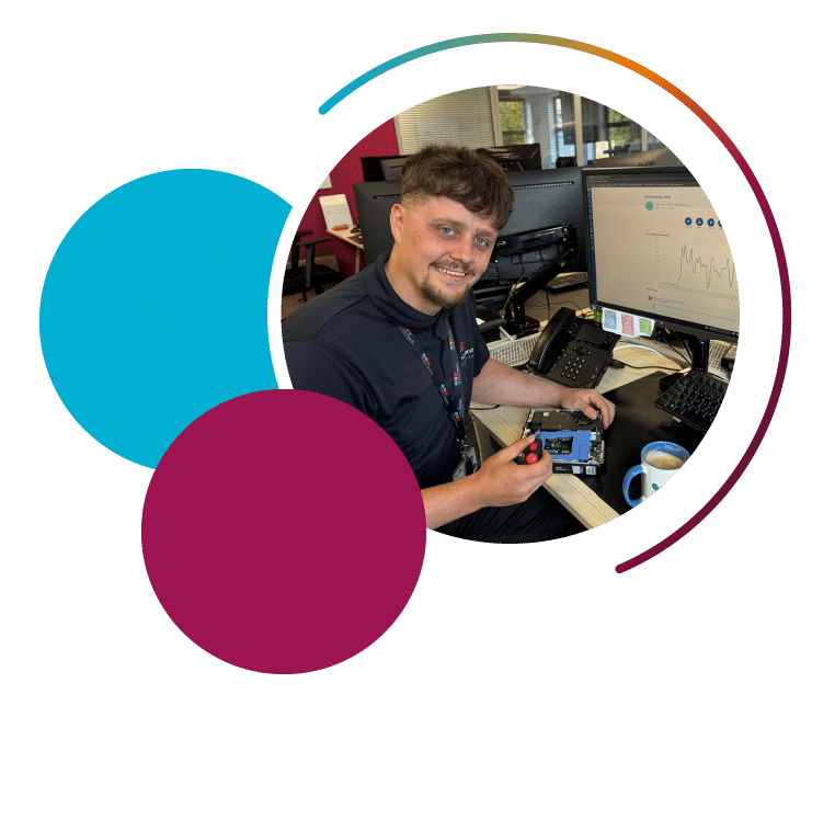 LEAD IT Image – Helpdesk Technician – Smiling – Man 3circles