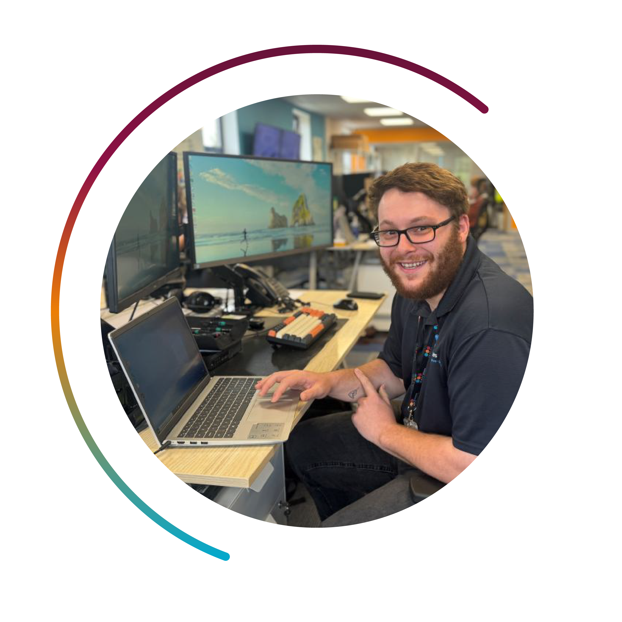 LEAD IT Image – Helpdesk Technician – Smiling – Man